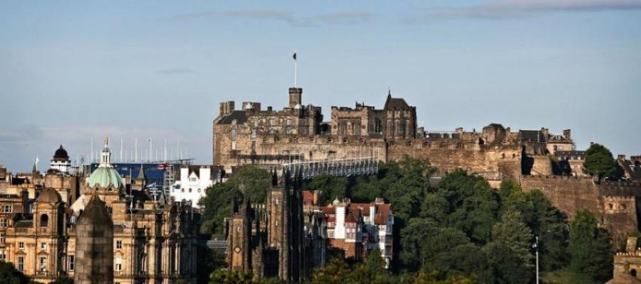 Decorative image of Edinburgh Castle